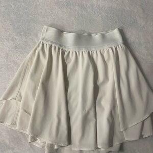 Lululemon white skirt size 2 NWOT